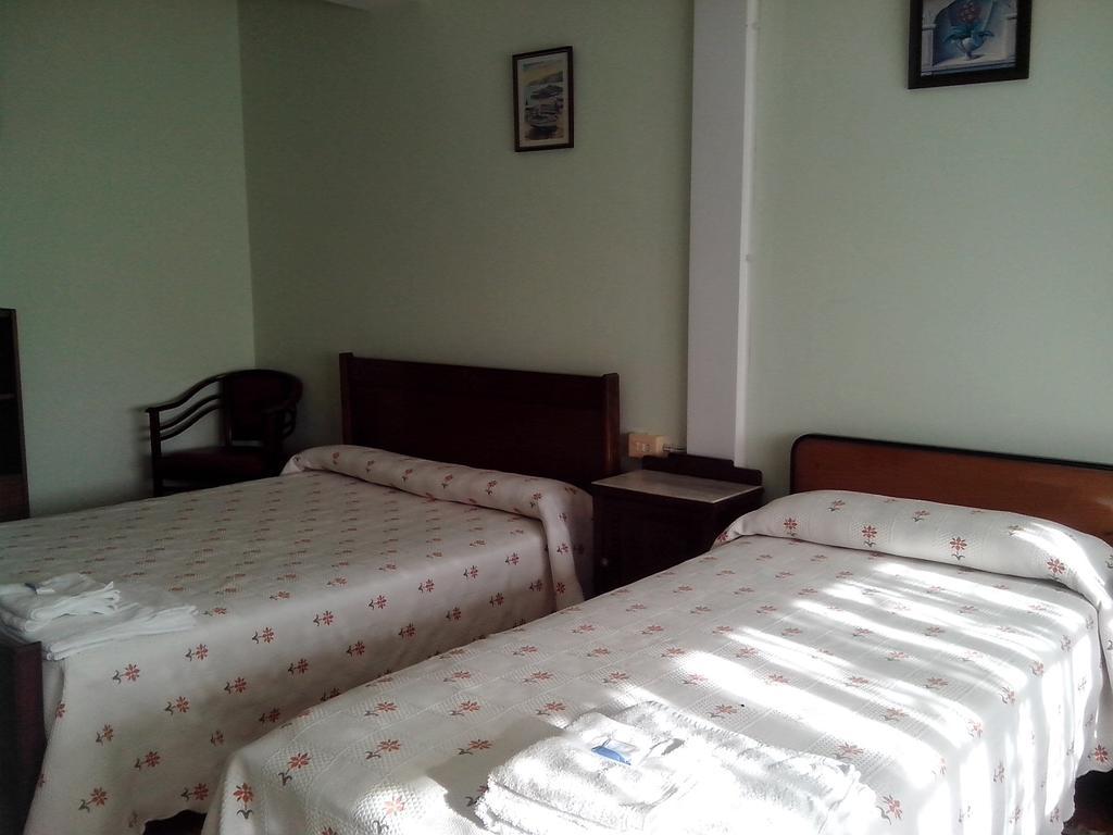 Pension Estrada ซานติอาโก เด กอมโปสเตลา ภายนอก รูปภาพ